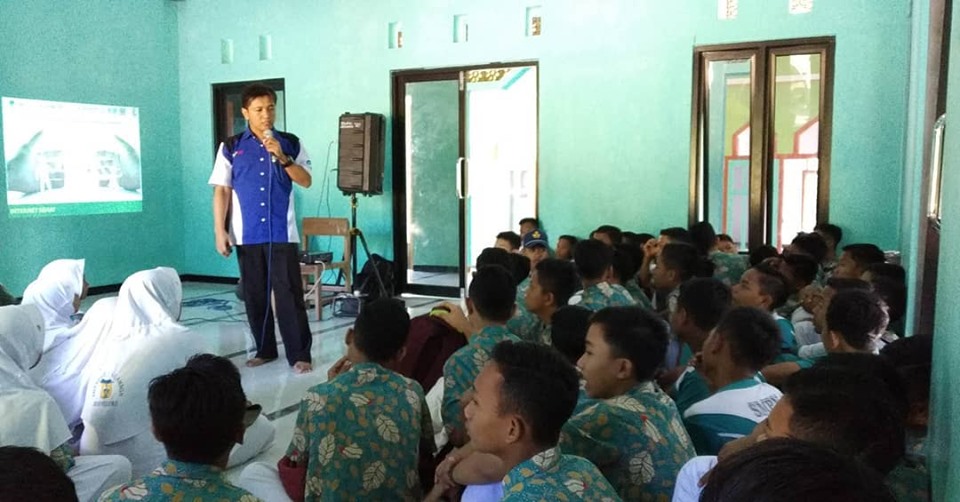 SMPN 1 Ngambon adakan Sosialisasi Internet Sehat bersama Relawan TIK Bojonegoro