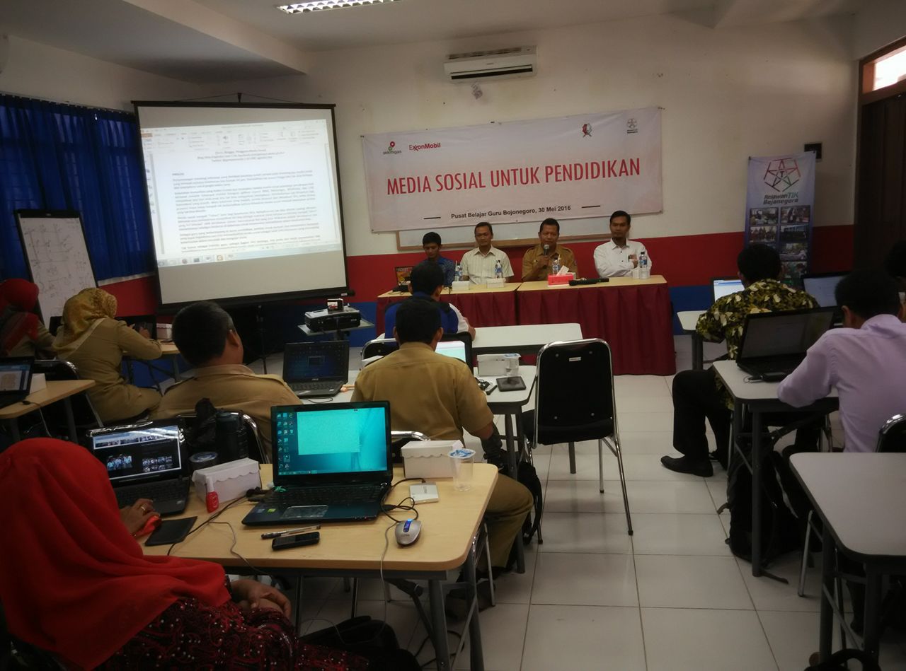 Bapak Hanafi Kepala Dinas Pendidikan Hadiri Pelatihan Media Sosial untuk Pendidikan