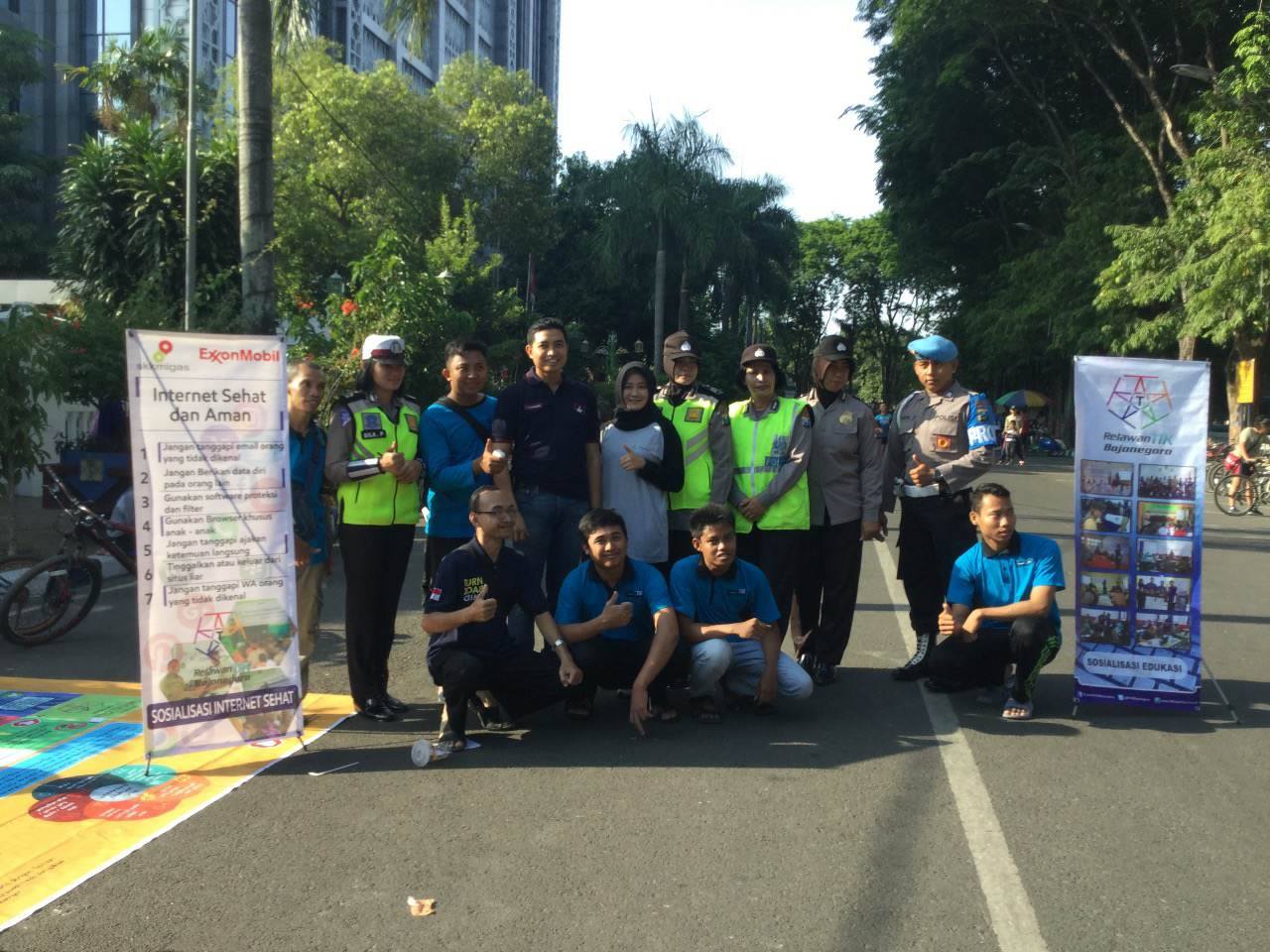 Kapolres Bojonegoro dan Puluhan Warga Ramaikan Game Seru Ular Tangga Internet Sehat di Car Free Day