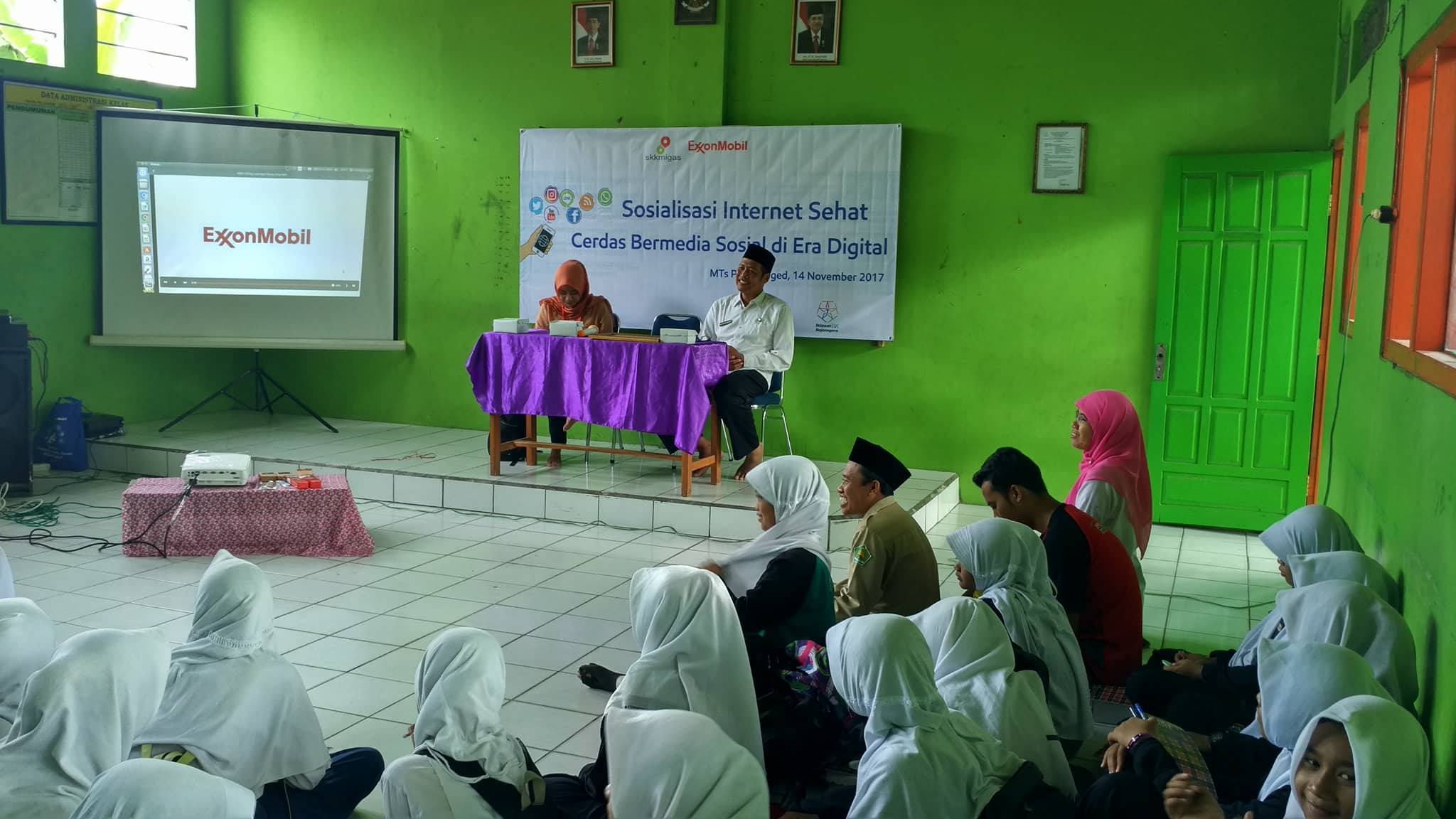 Upaya RTIK Bojonegoro Dalam Meningkatkan Penggunaan Internet di Dunia Medsos pada siswa-siswi MTs Petak Beged bersama EMCL